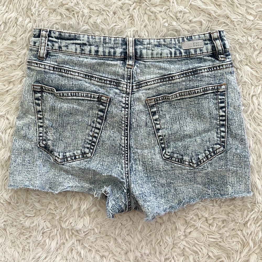 Almost Famous Super High Rise Shorts - Picture 2 of 11